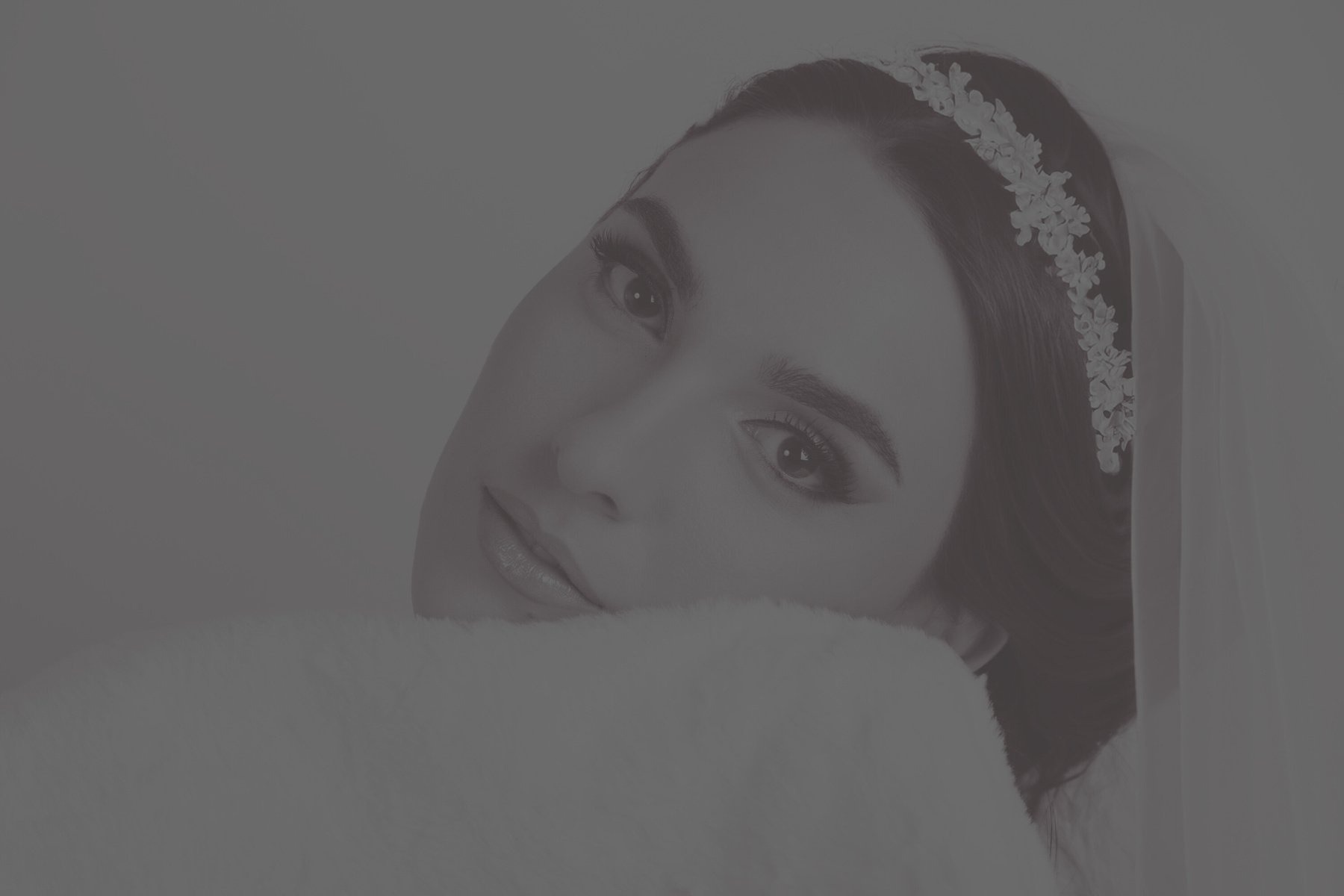 ritratto nuziale. ritratto del viso della sposa. Indossa un velo sposa. foto del fotografo di matrimonio Roma Fabrizio Vinti